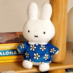 Smoko Miffy Blue Daisy Midi Mochi Plush New with tags in packaging nwt